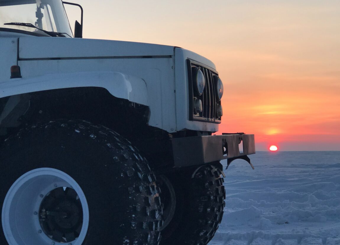 Picture of jeep in snow